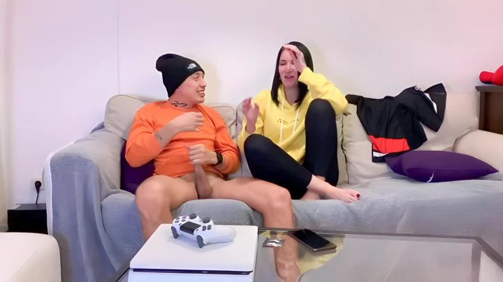 After Knocking In Front Of His Sister For Masturbation, His Brother Agreed To Tear Her Off In Her Pussy