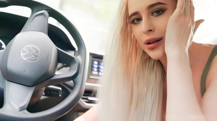 After Making A Russian Blowjob In The Car, The Passenger Pays For A Taxi Ride