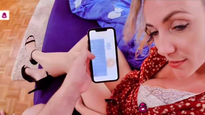 French Women Fucked In The LJ, Pecking At The Invitation Through A Mobile Application
